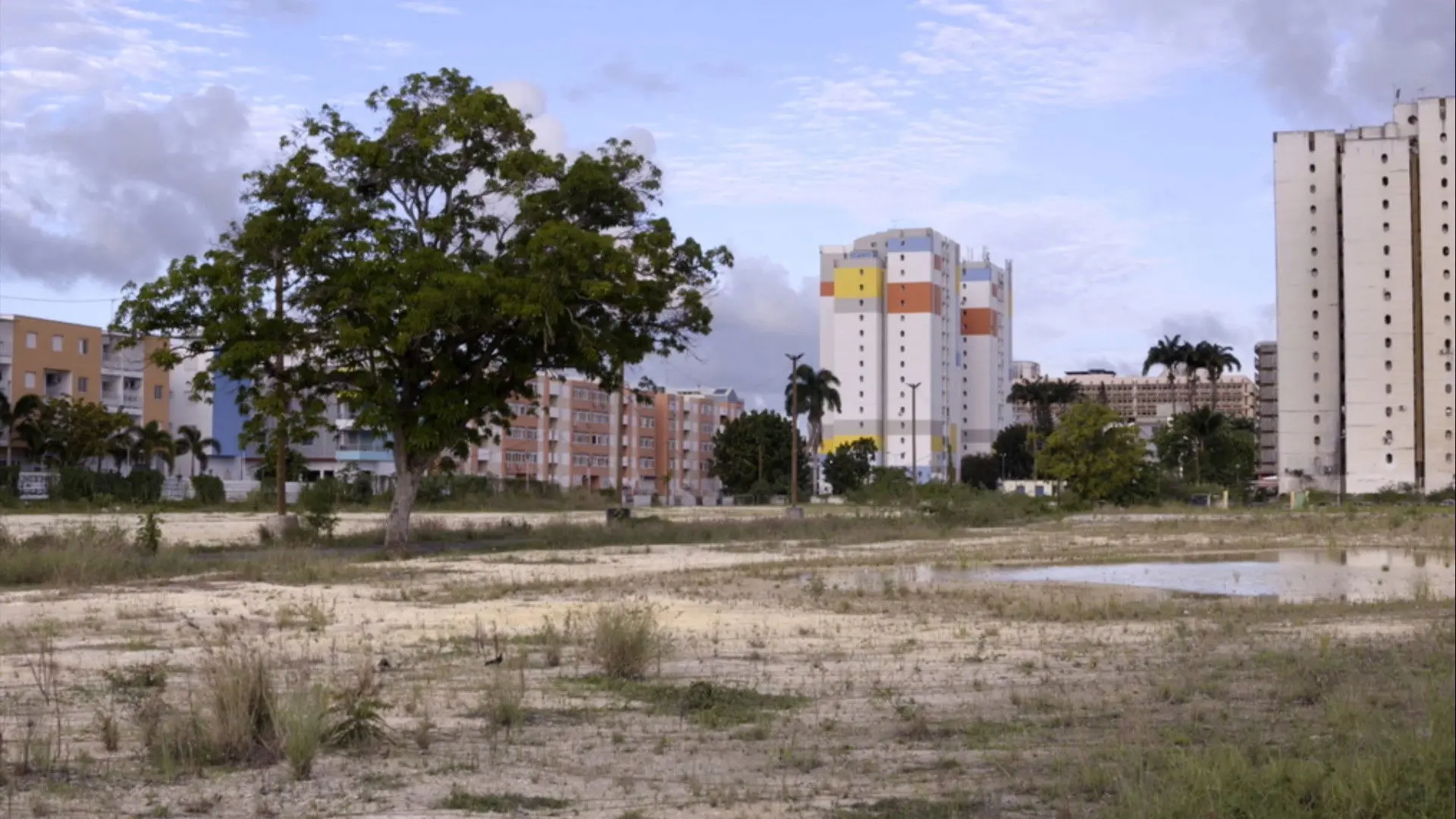 L’homme-vertige: Tales of a City backdrop