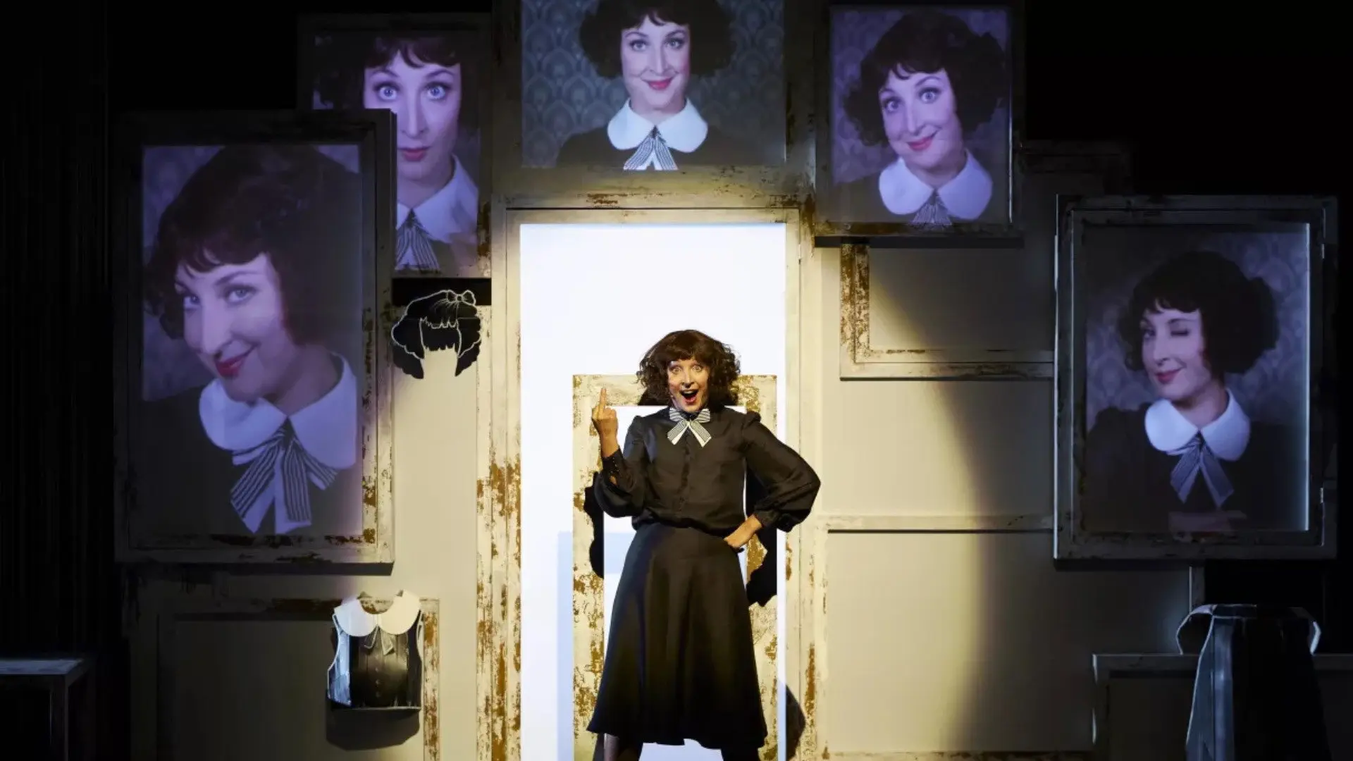 Music-Hall Colette backdrop