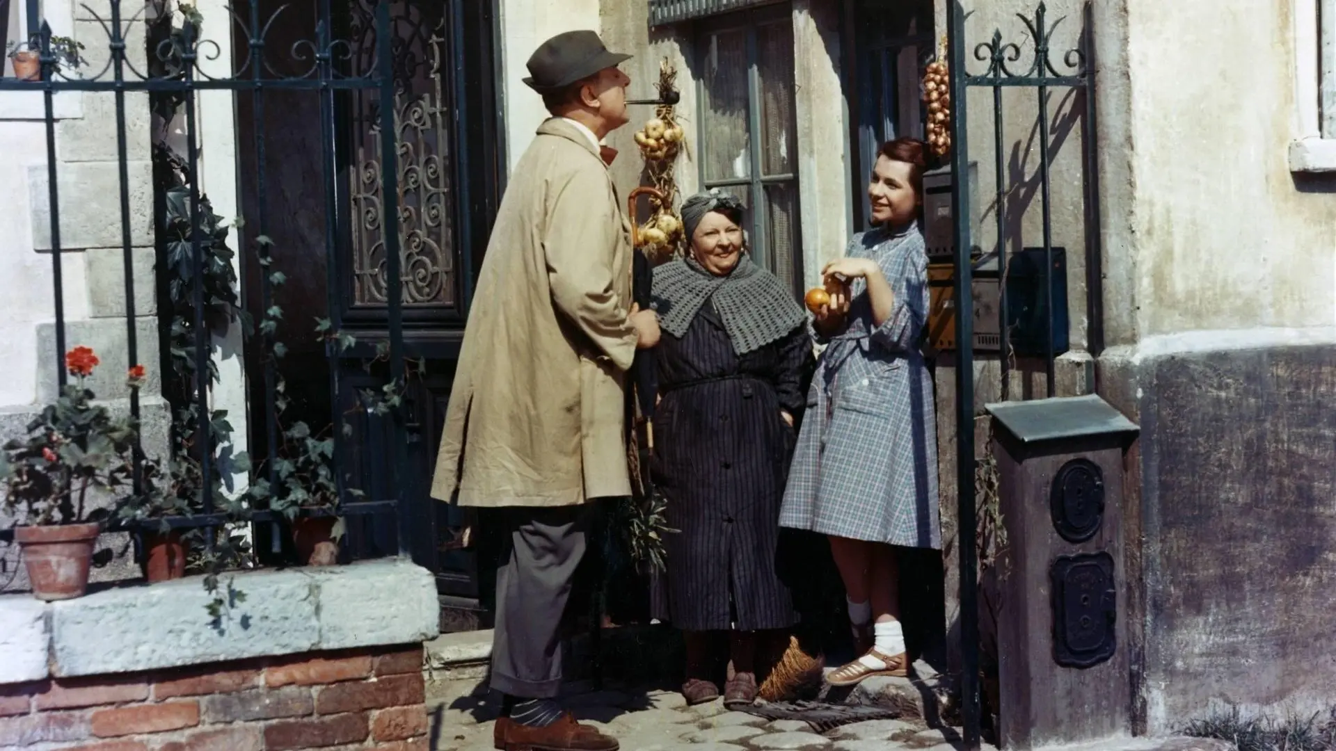 Mon Oncle backdrop