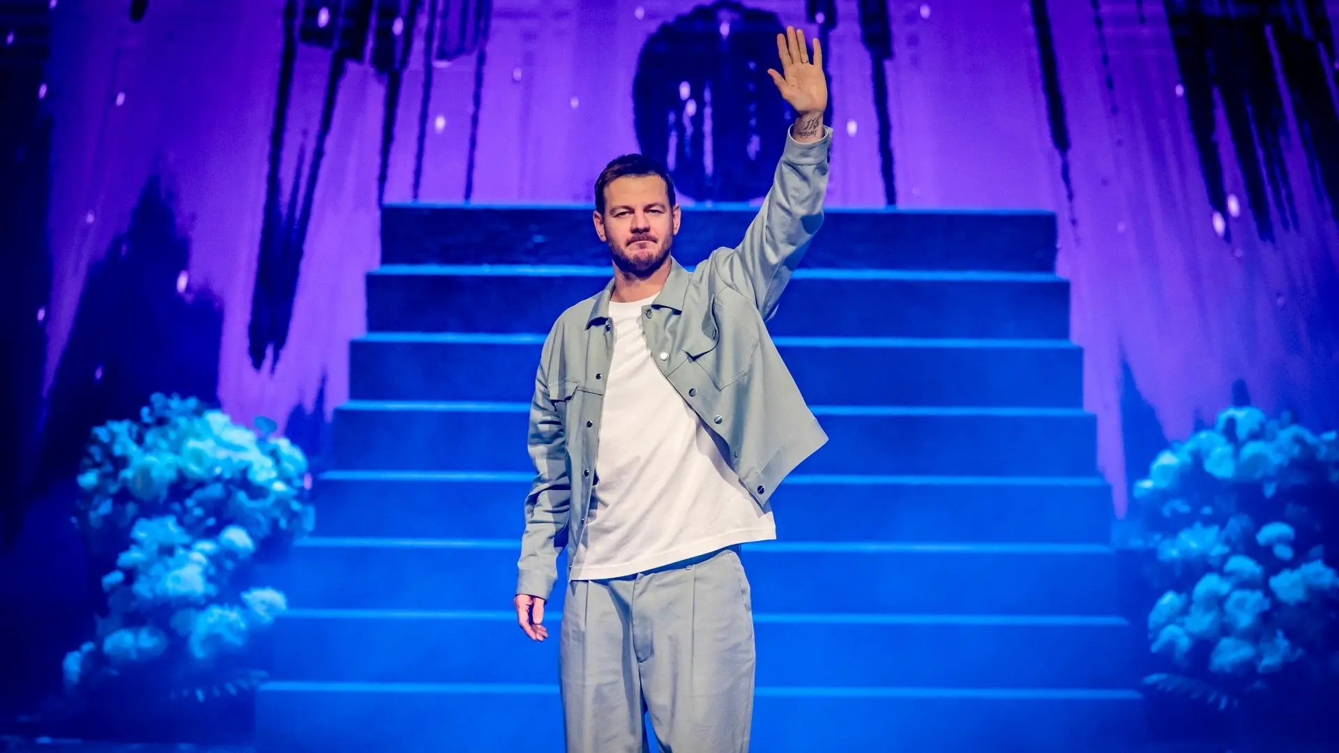 Salutava Sempre backdrop