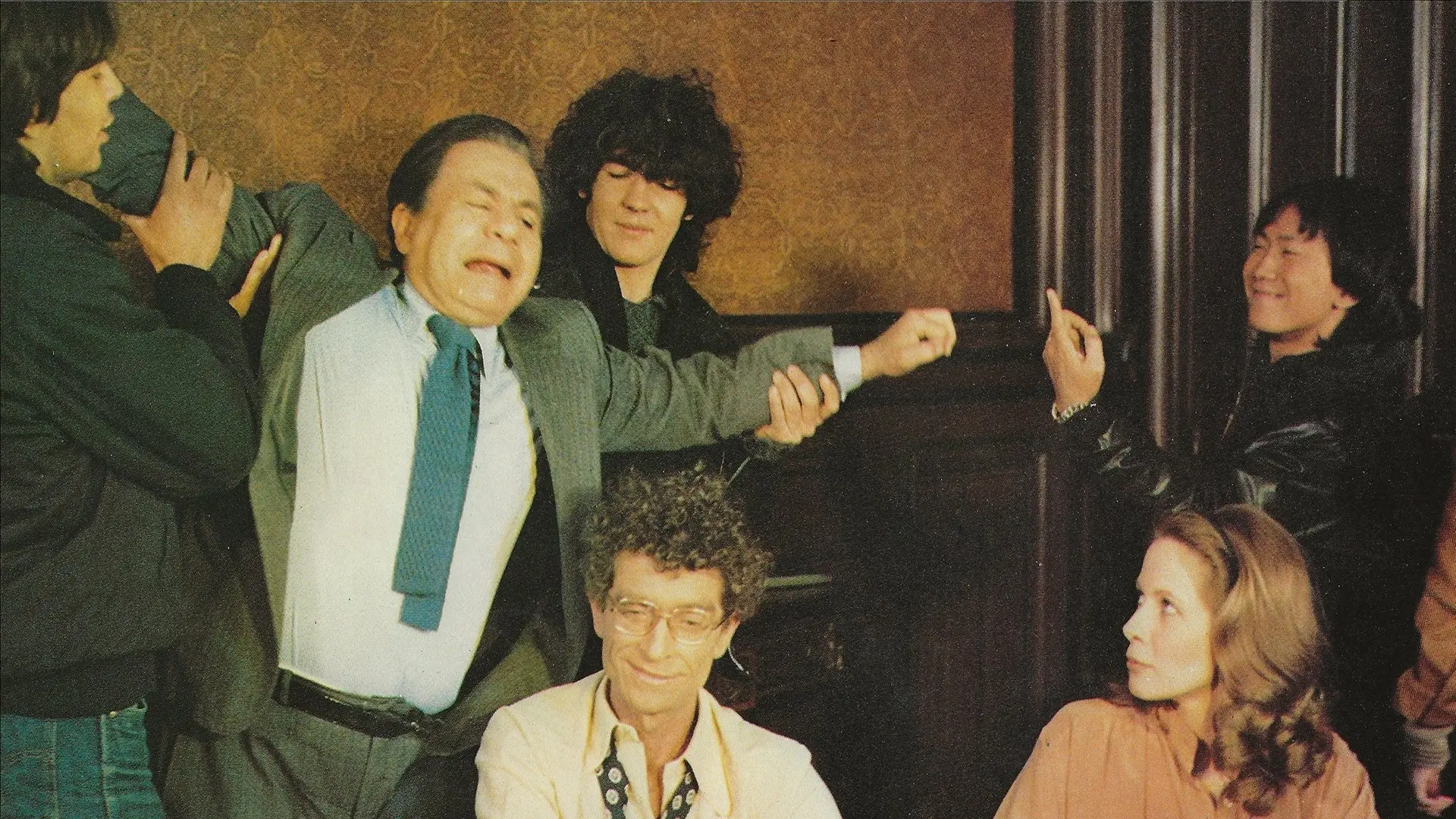 Le bahut va craquer backdrop