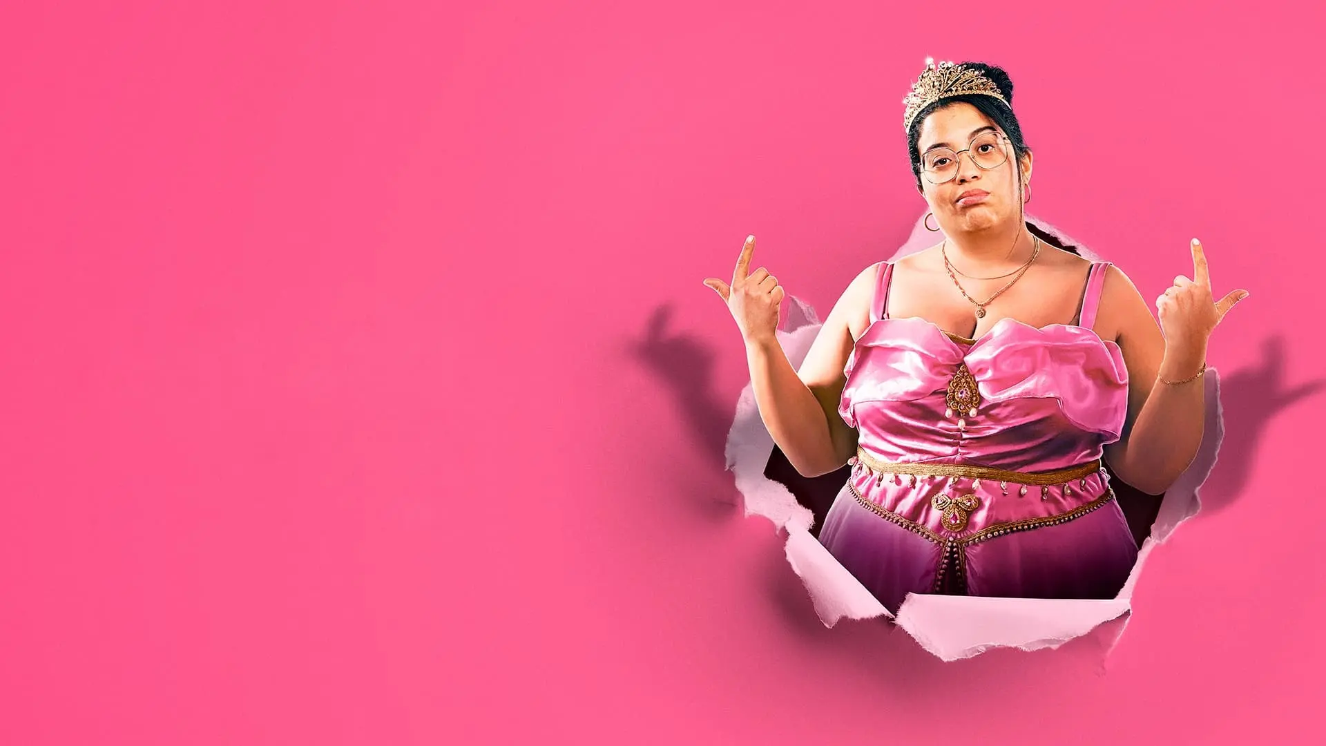 Miskina, Poor Thing backdrop