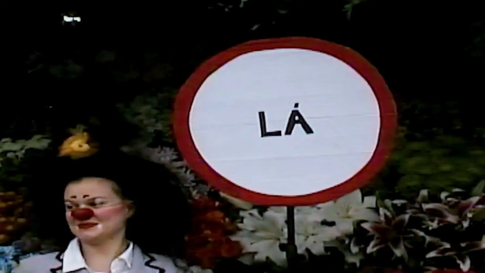 She is from LÁ backdrop