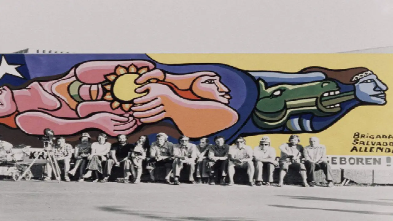 La Brigada – A Mural for the Unidad Popular in Dresden backdrop
