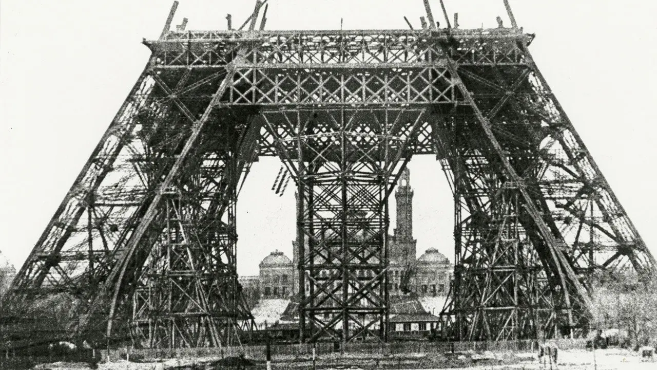 La Tour backdrop