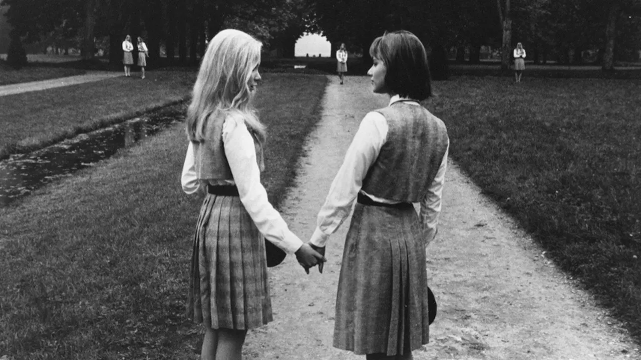 Therese and Isabelle backdrop