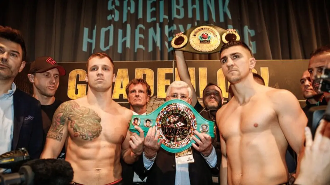 Marco Huck vs Mairis Briedis backdrop