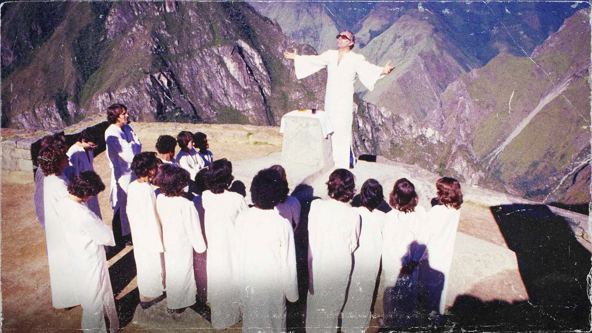 Los Muchachos Revolution Circus backdrop