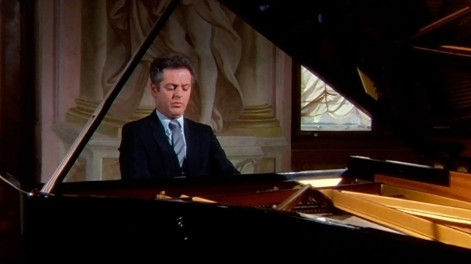 Beethoven: The Complete Piano Sonatas backdrop