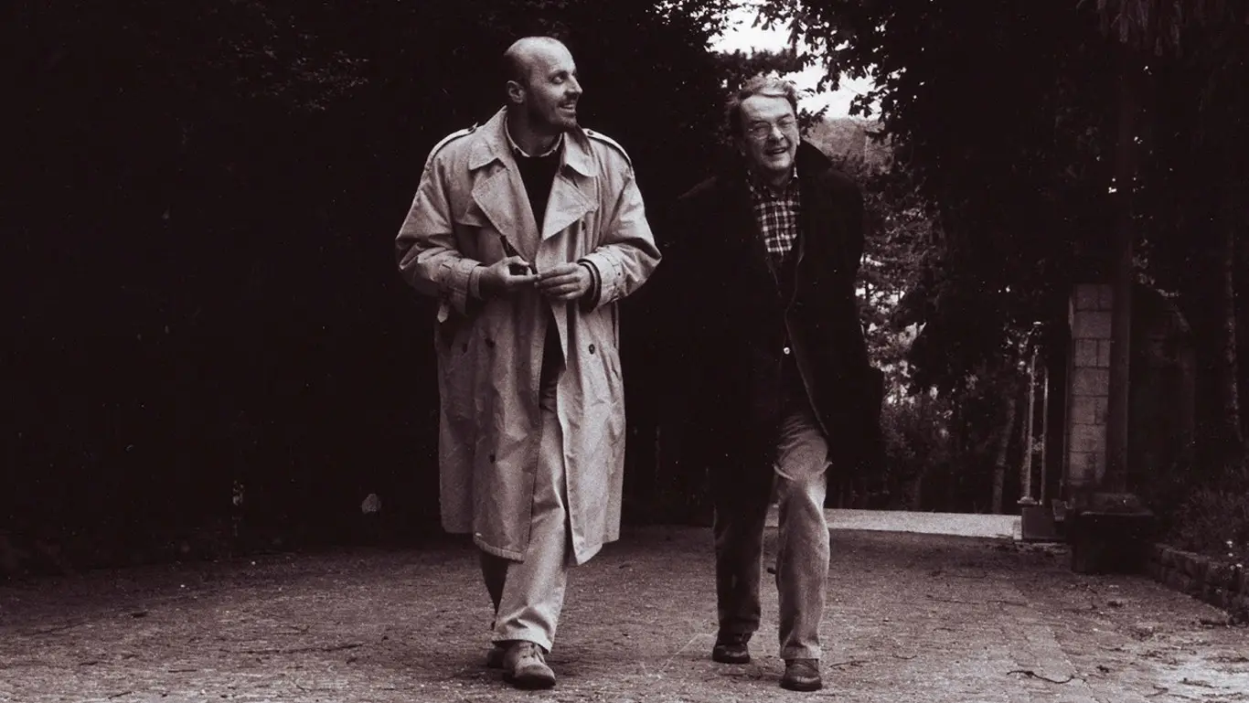 Ritratti: Luigi Meneghello backdrop