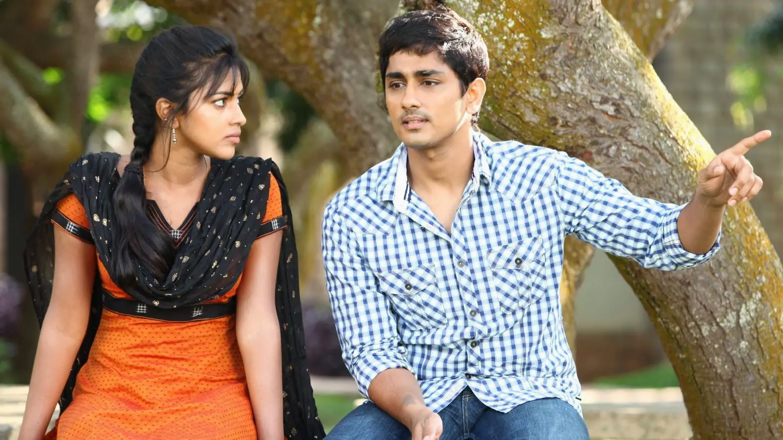 Kadhalil Sodhappuvadhu Yeppadi backdrop
