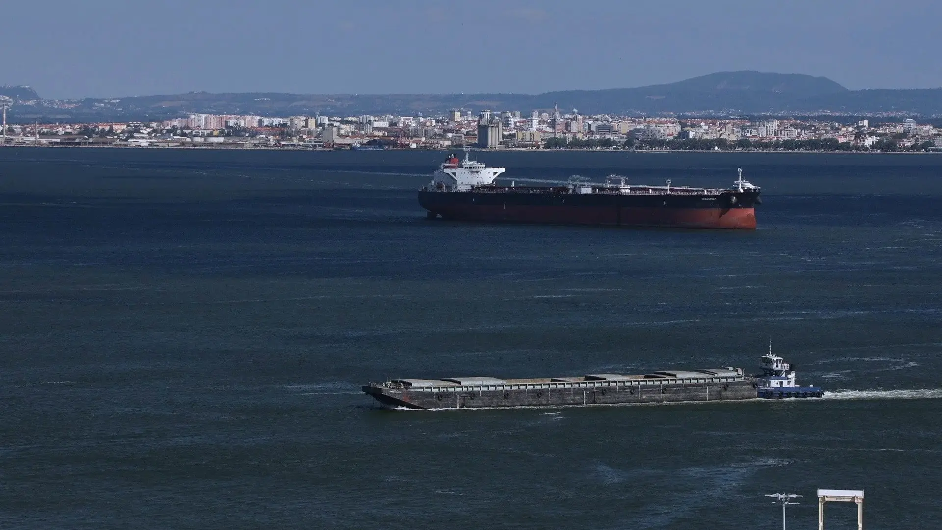 Mar Urbano Lisboa backdrop