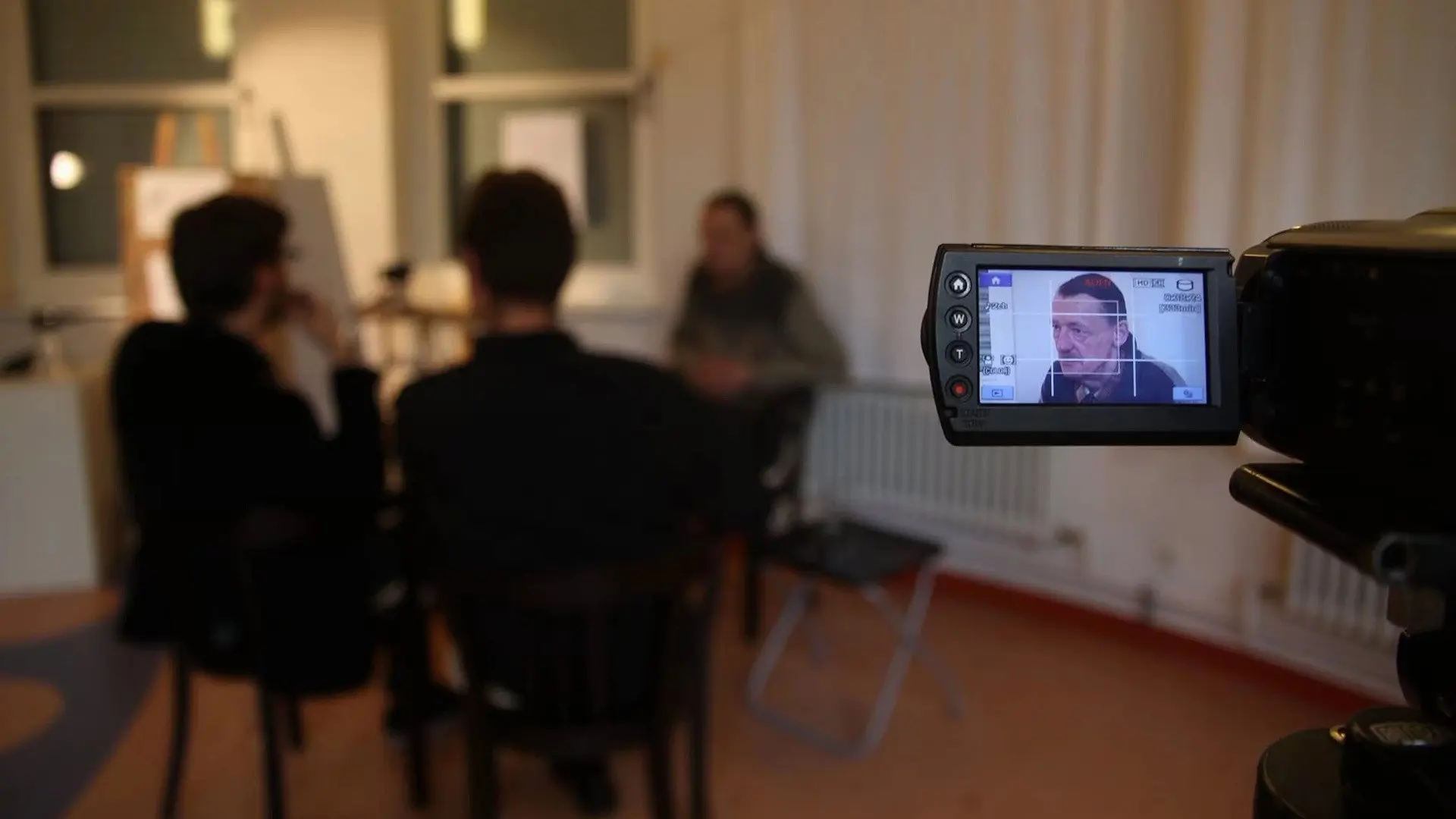 Ein Interview mit Dr. Axel Stoll. Der Film backdrop