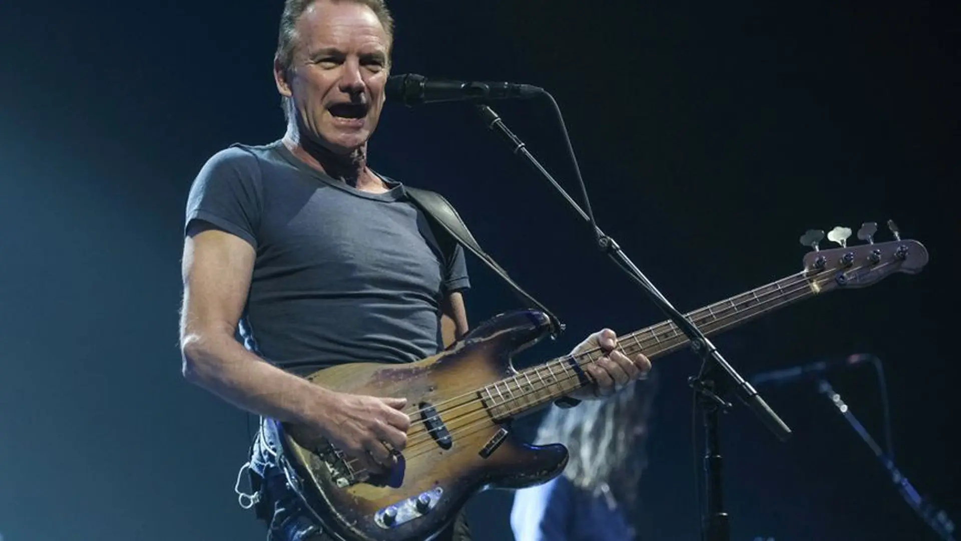 Sting: Live at the Olympia Paris backdrop