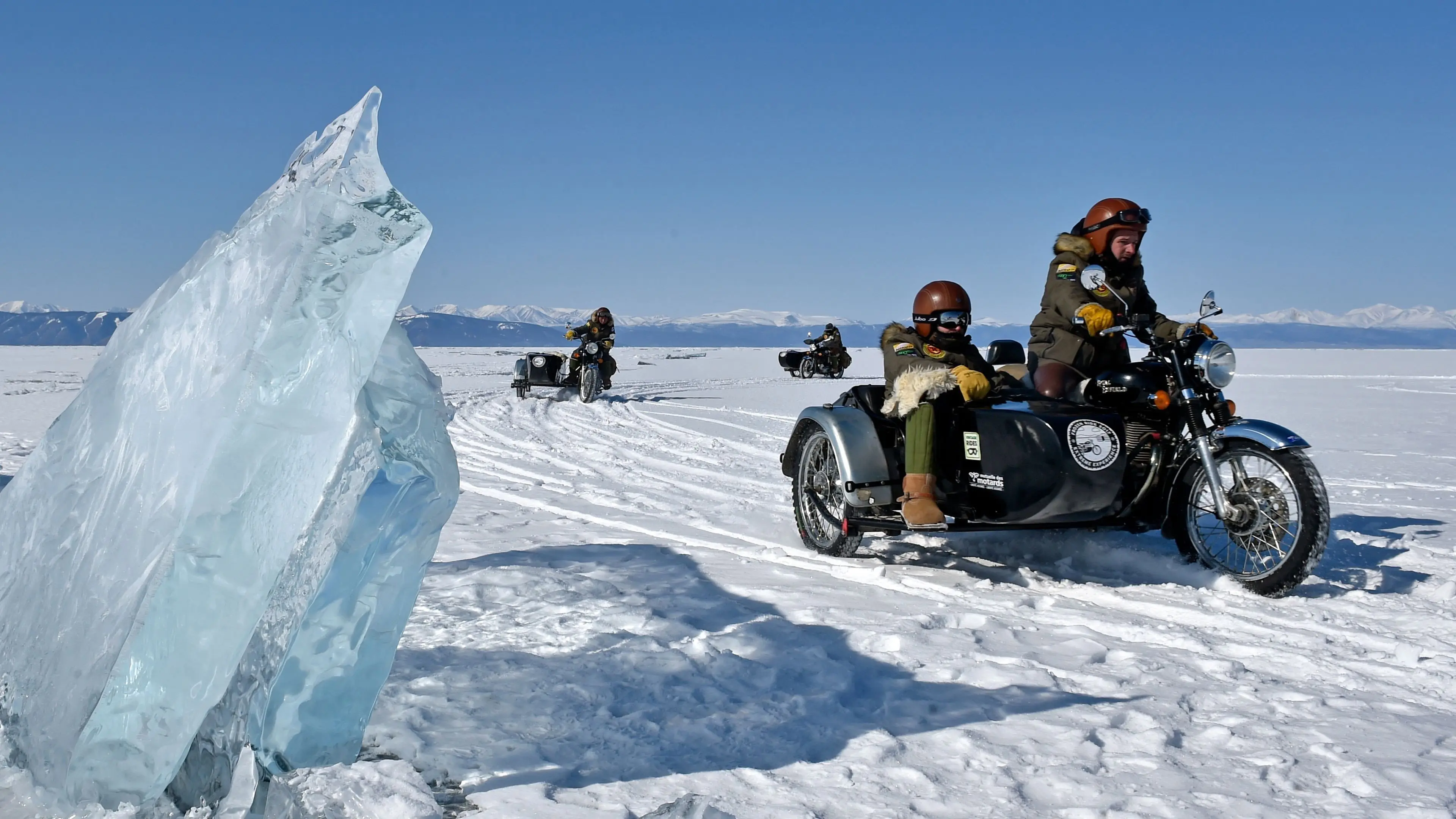 La voie des glaces backdrop