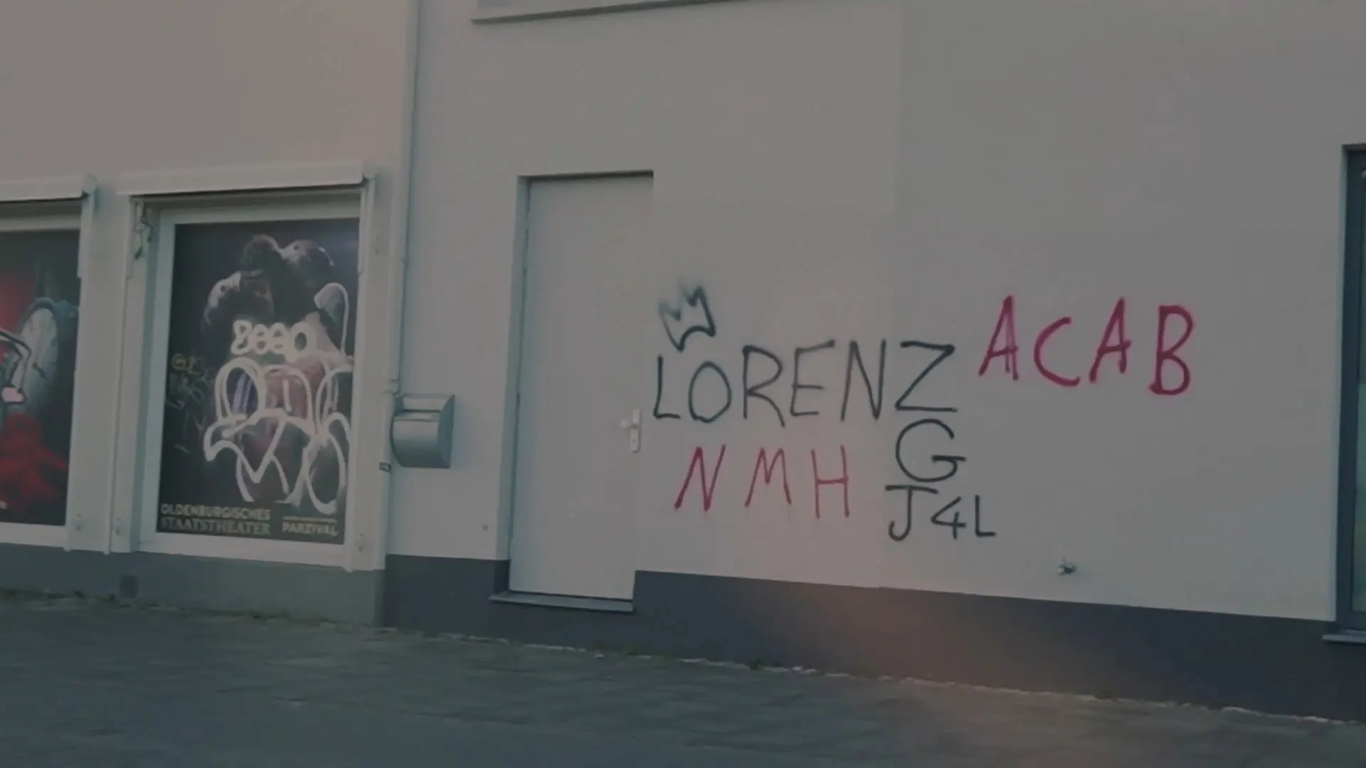 KEIN FREUND - KEIN HELFER: Lorenz & die Einzelfälle backdrop