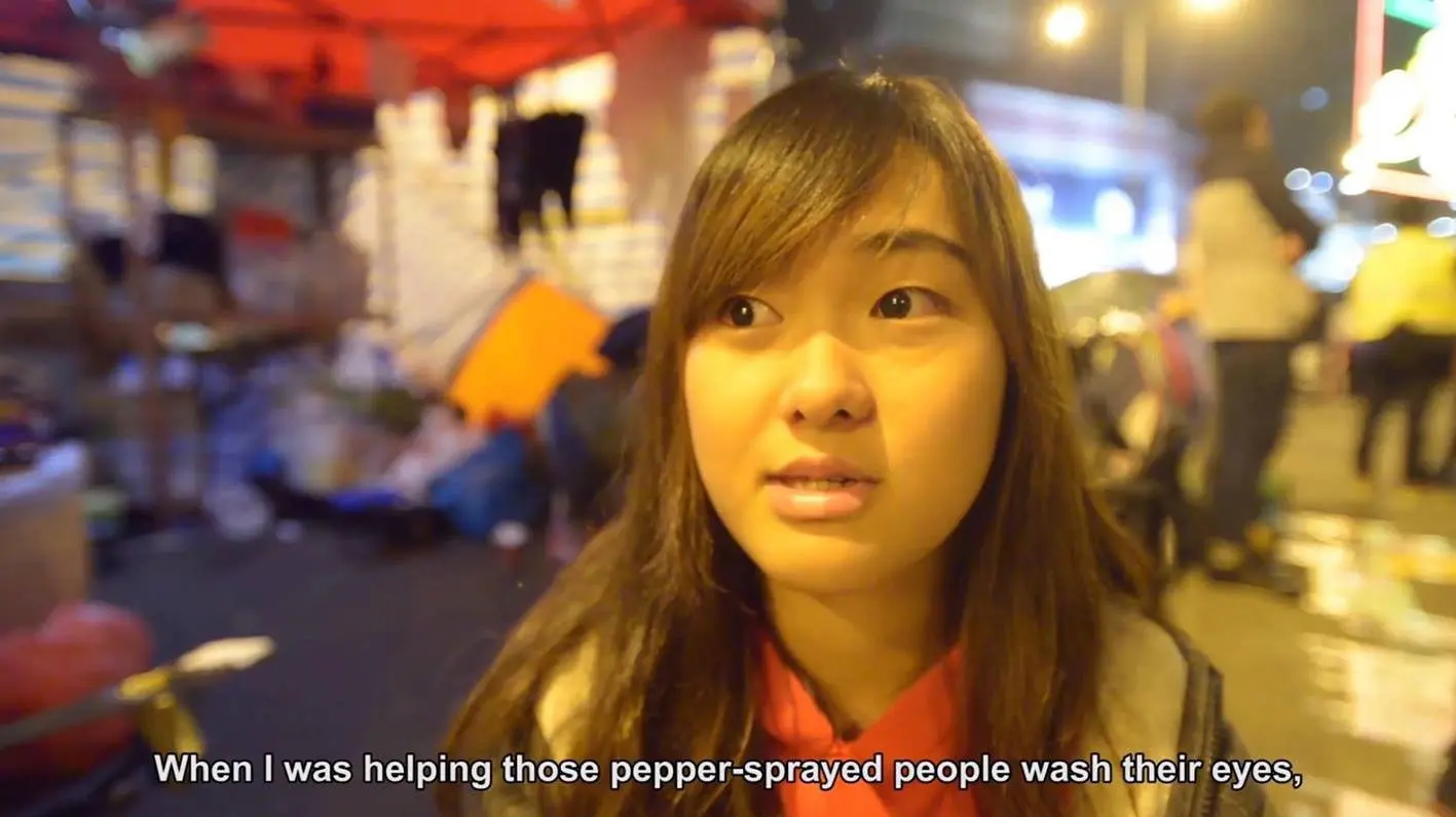 Umbrellas Move backdrop