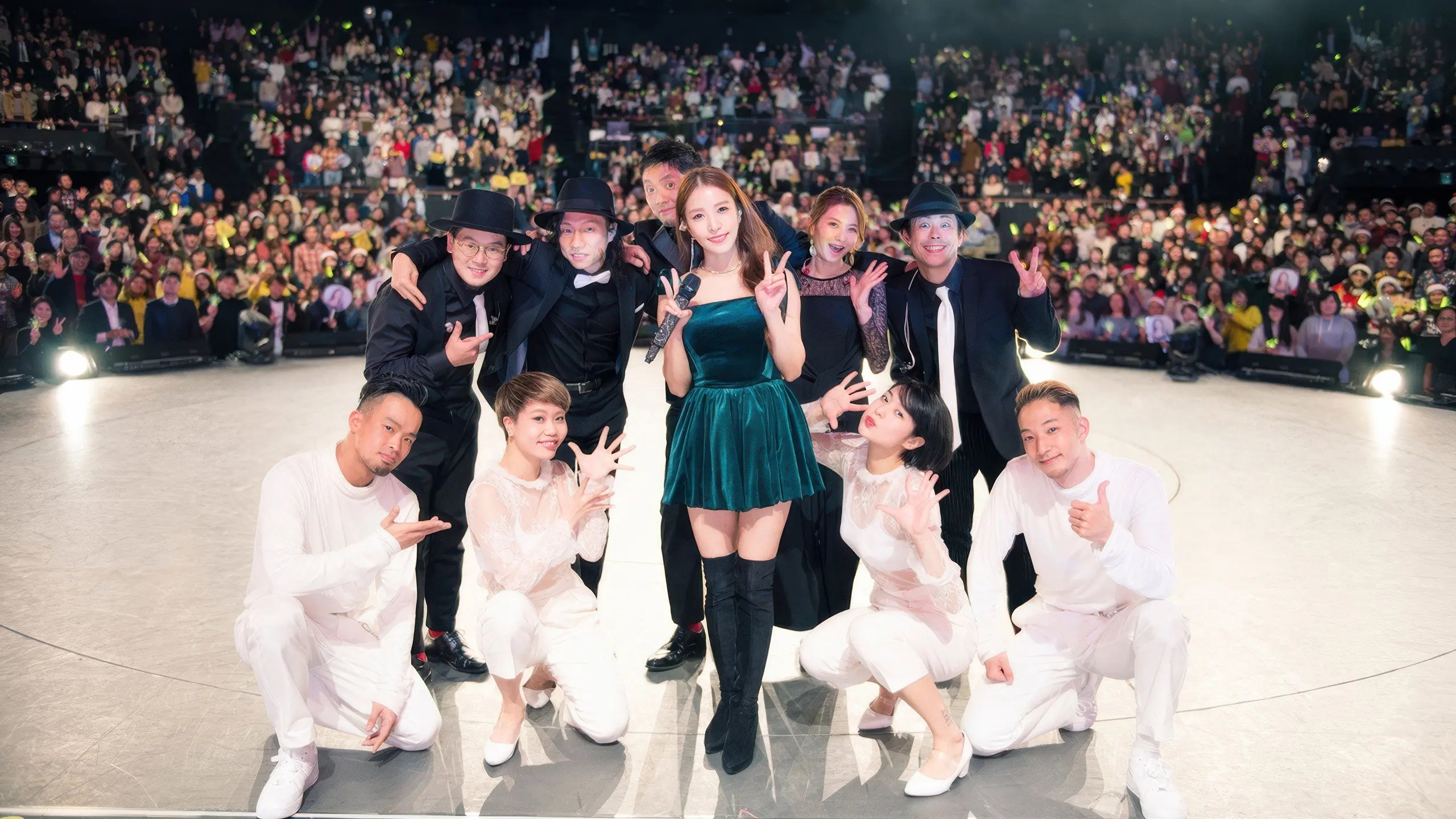 BoA THE LIVE 2018 "X'mas" backdrop