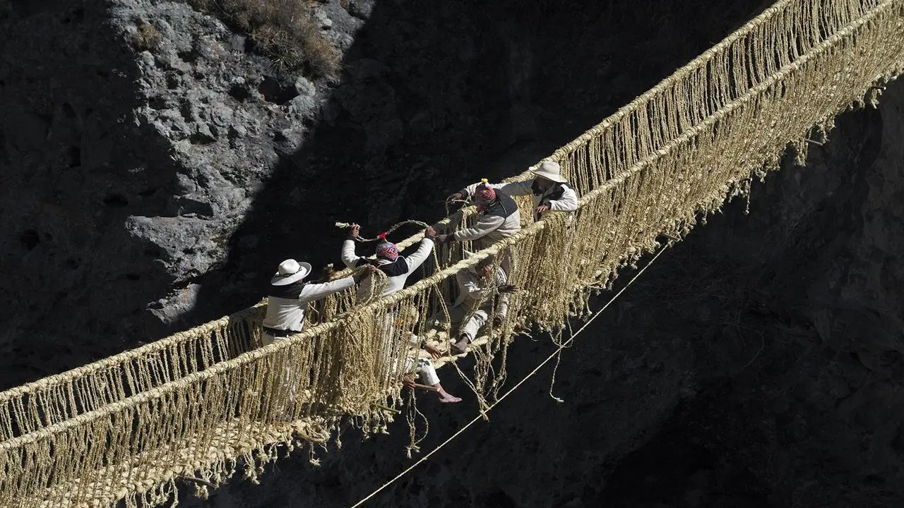 Q'eswachaka: El ultimo puente backdrop