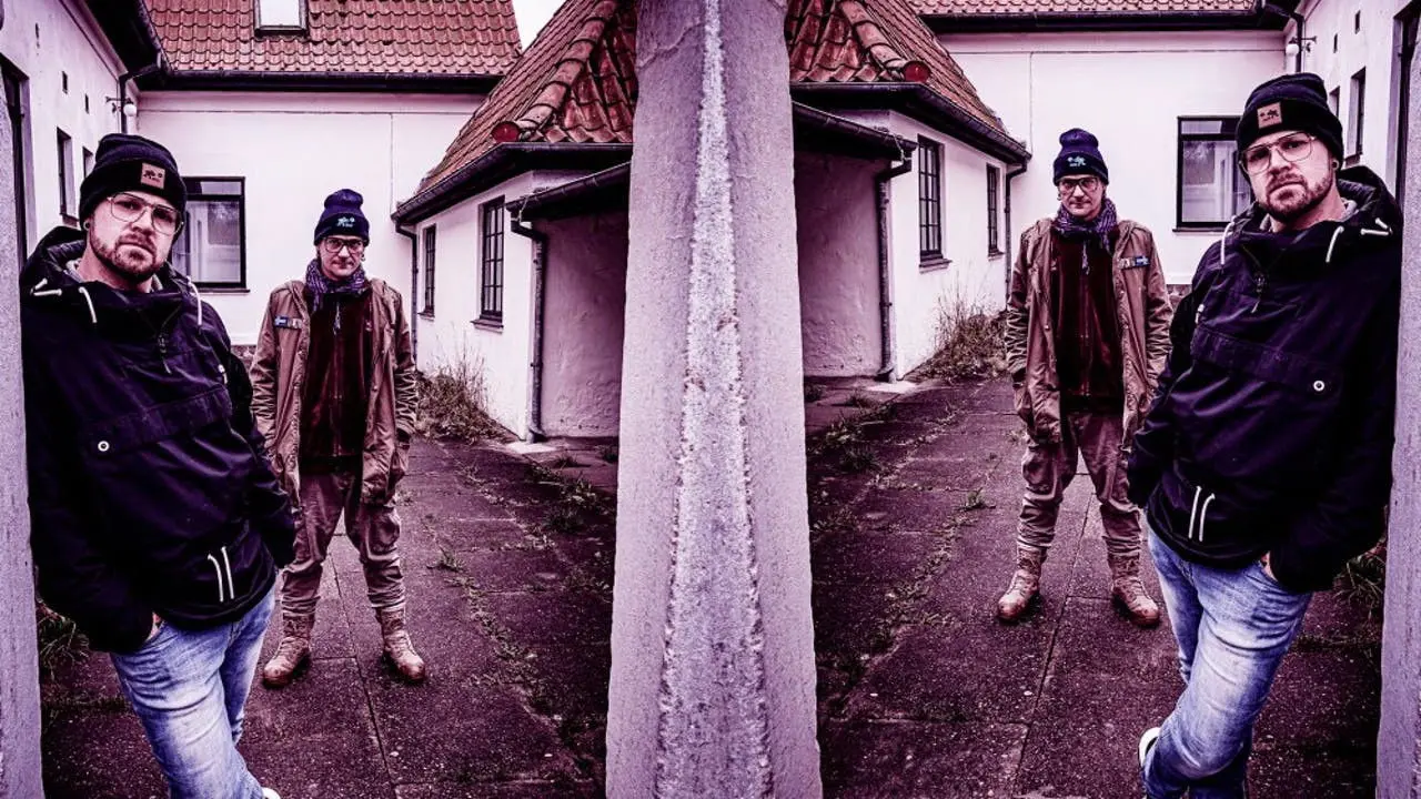 Er der nogen? backdrop