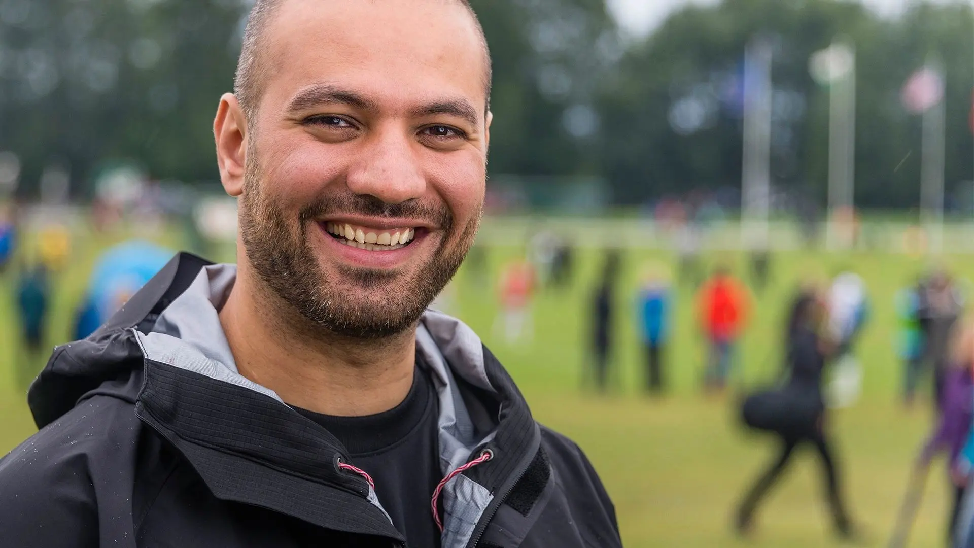 Hvem bryr seg backdrop