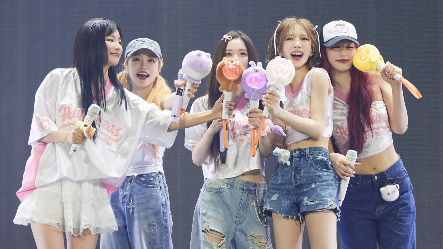 Red Velvet [Happiness Diary : My Dear, ReVe1uv] in Cinemas backdrop