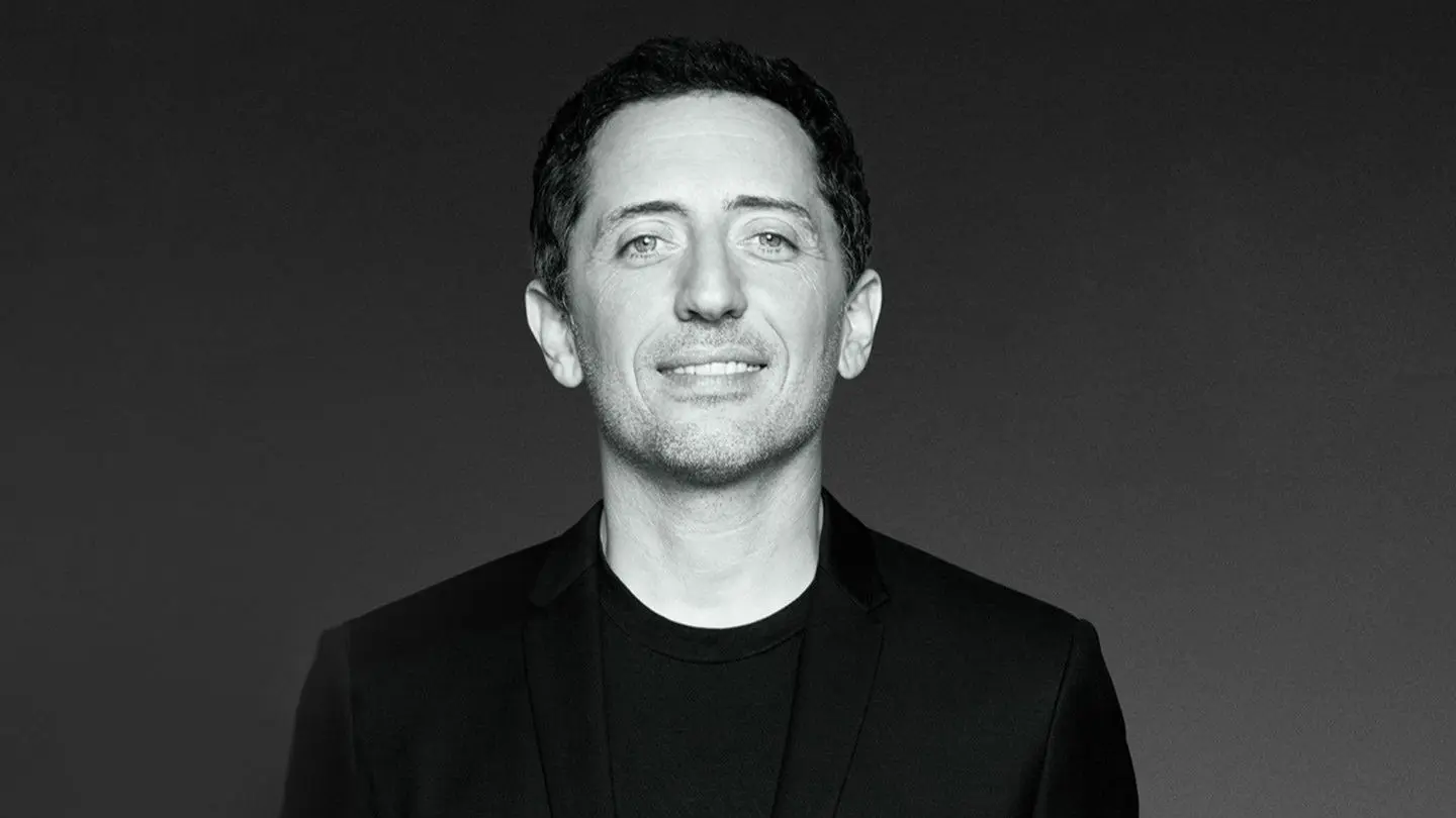 Gad Elmaleh : Sans tambour backdrop
