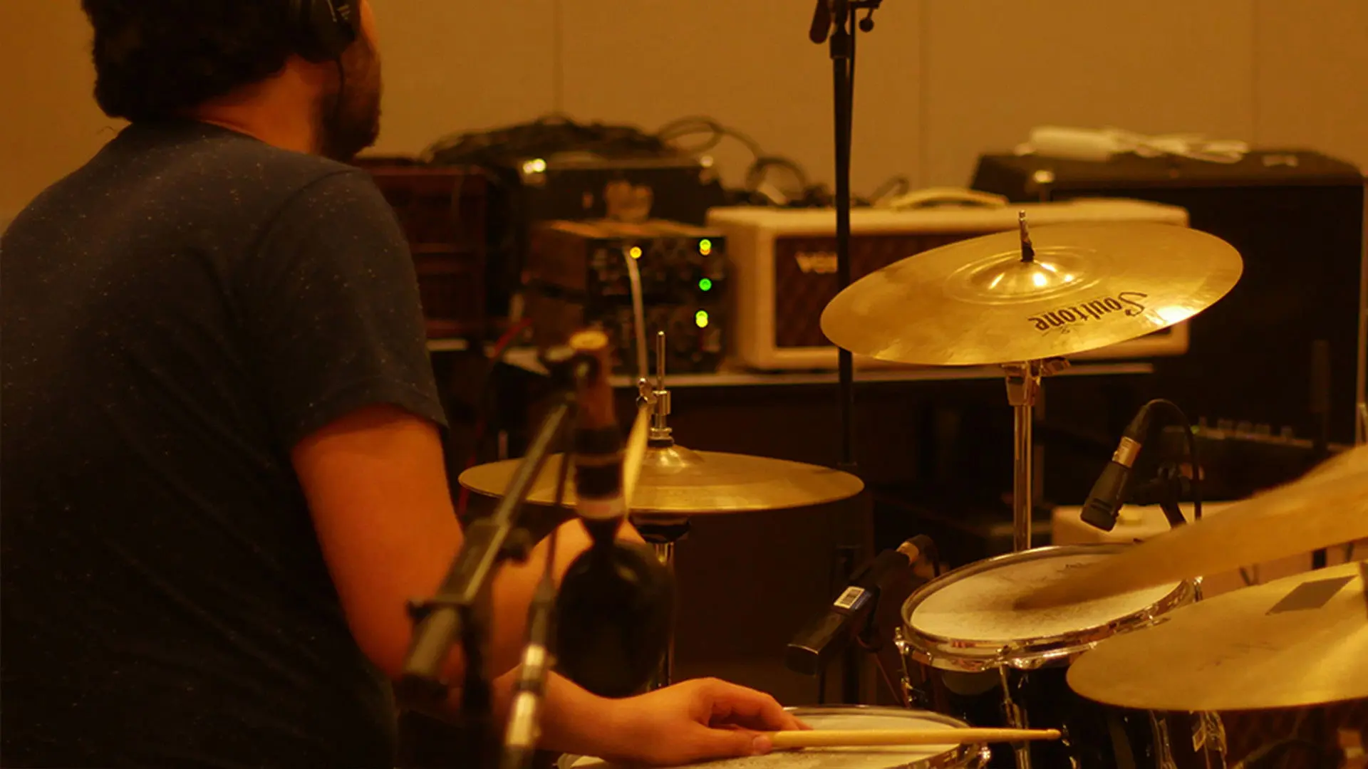 Red Light Solo backdrop