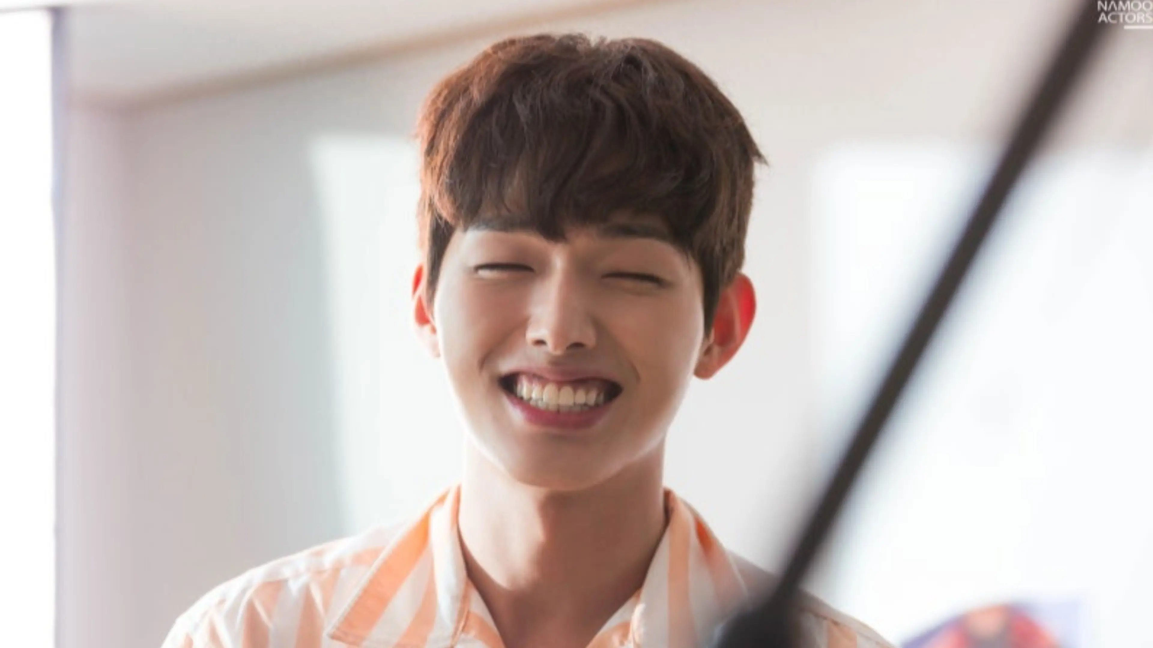 I Have Three Boyfriends backdrop