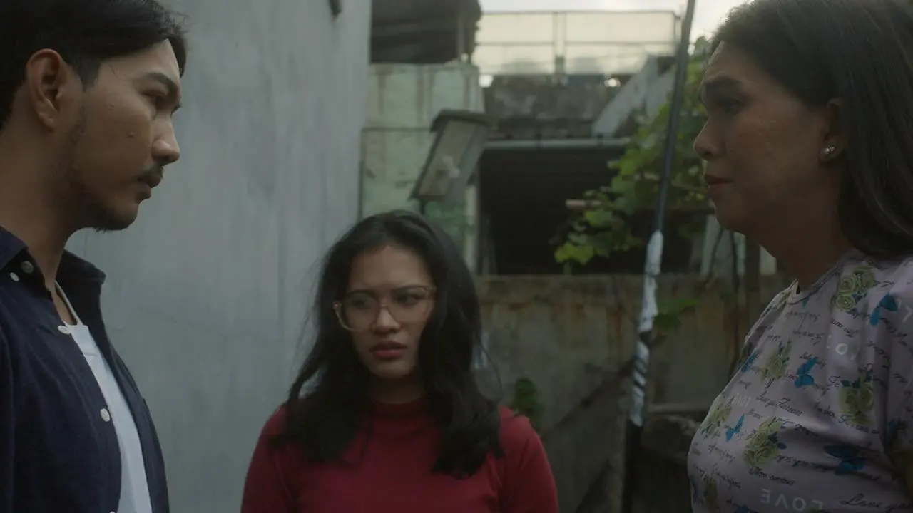 Her Guardian backdrop