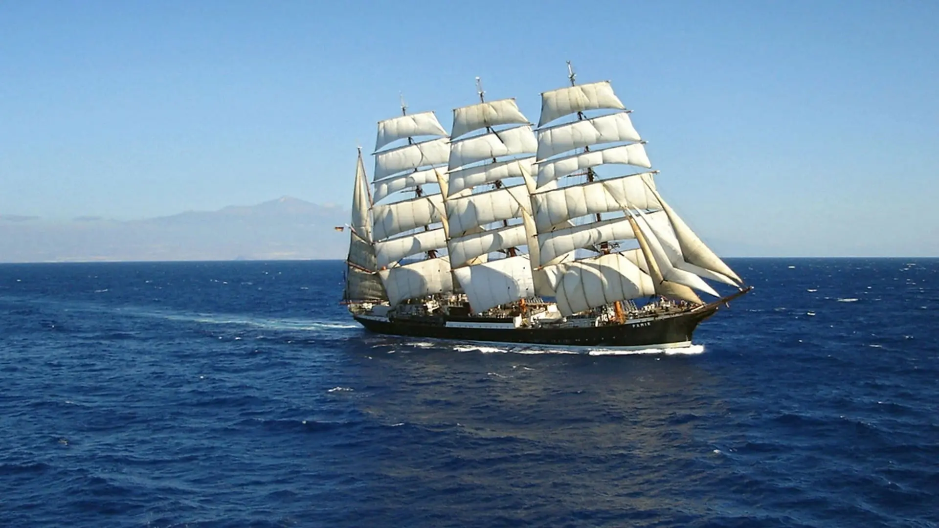 Der Untergang der Pamir backdrop