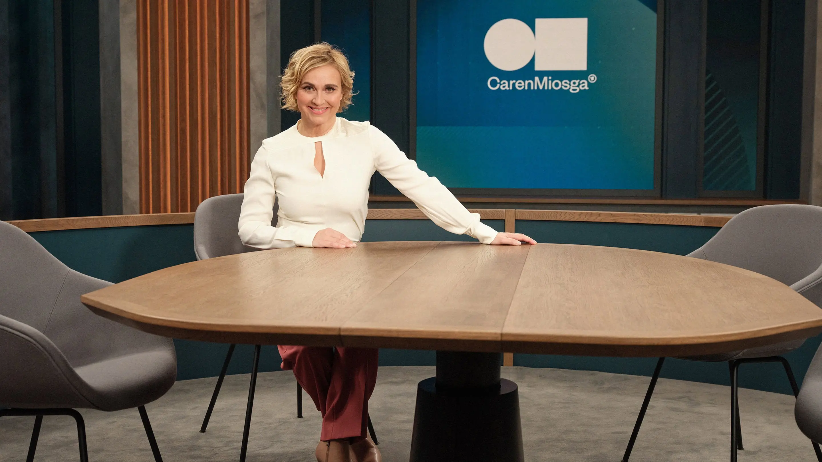 Caren Miosga backdrop