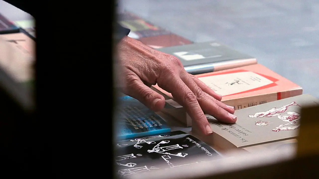 Me voy. Me voy backdrop