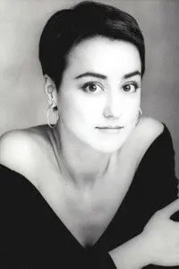 Yvonne Suhor