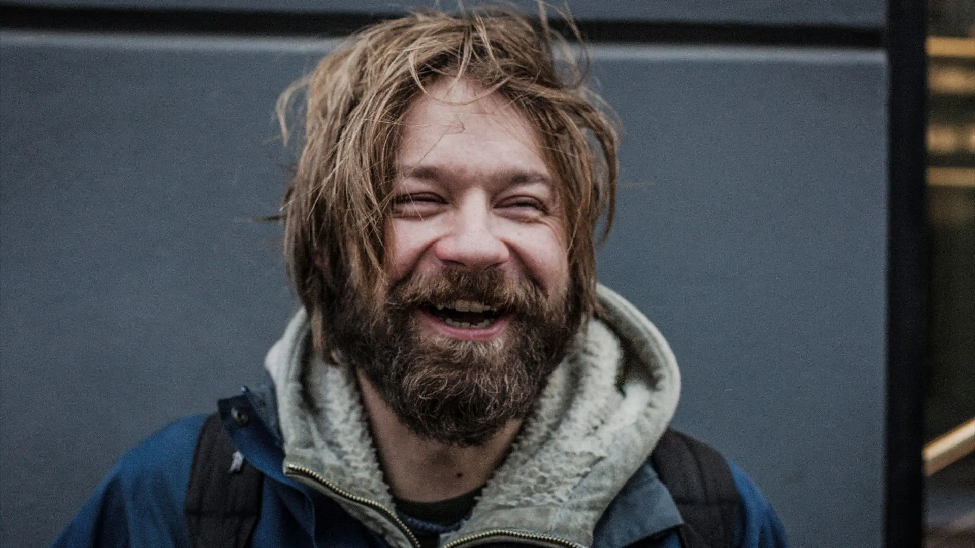 Petter uteligger backdrop