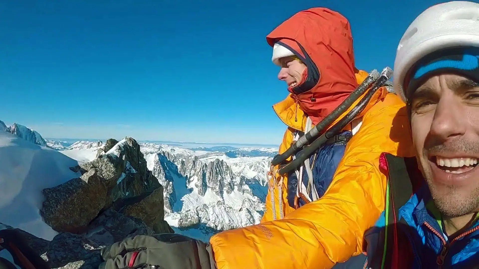 No Siesta - Christophe Dumarest & Tom Livingstone backdrop