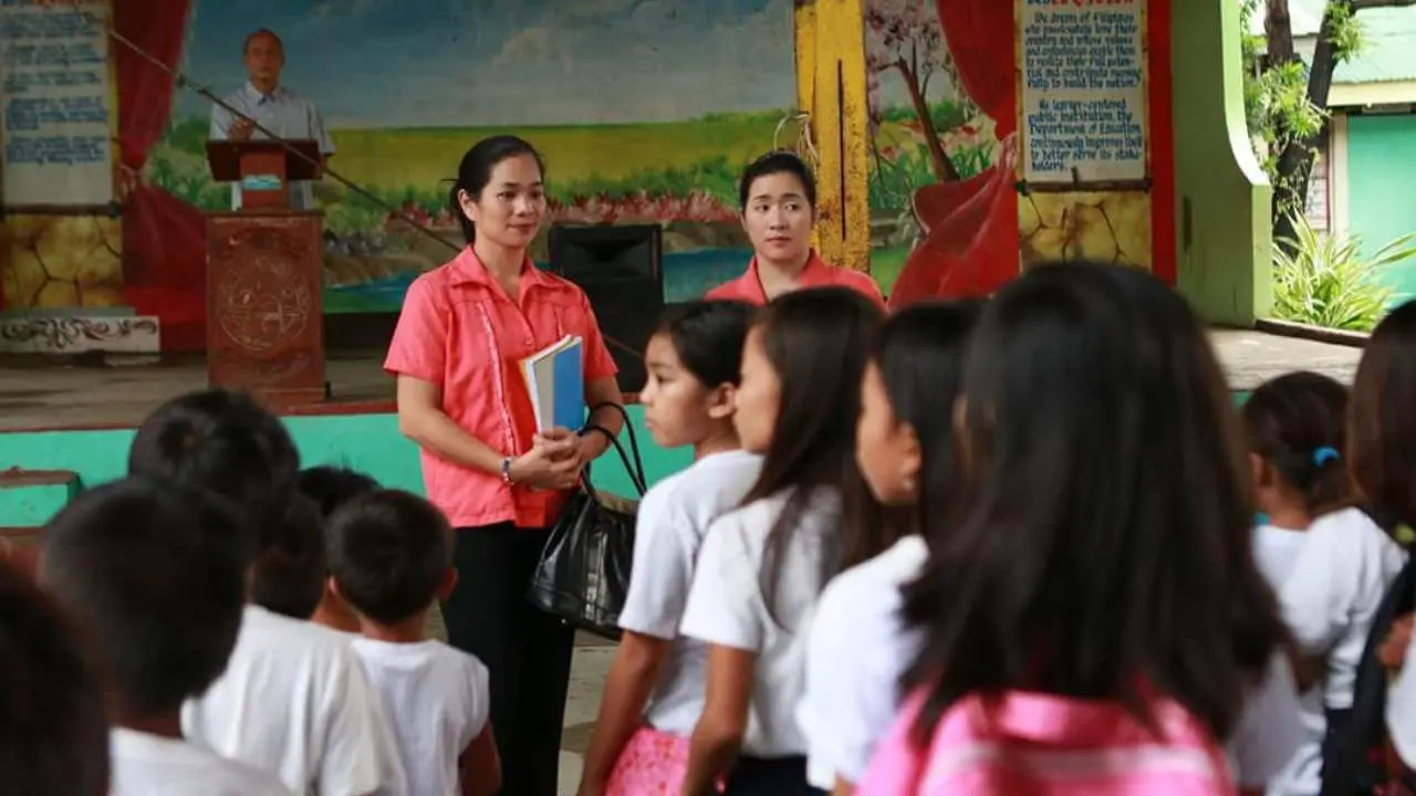 Malinak Ya Labi backdrop