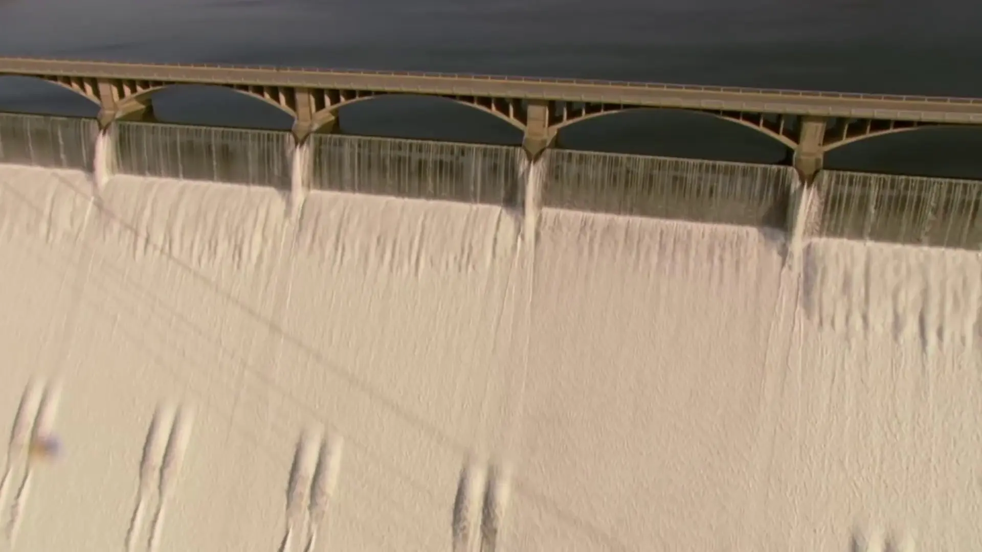 Grand Coulee Dam: A Man-Made Marvel backdrop