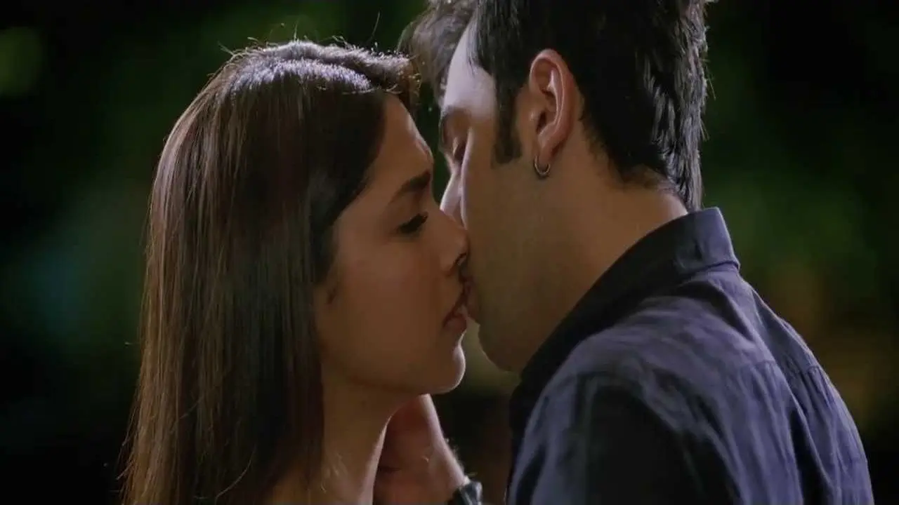 Yeh Mohabbat Hai backdrop