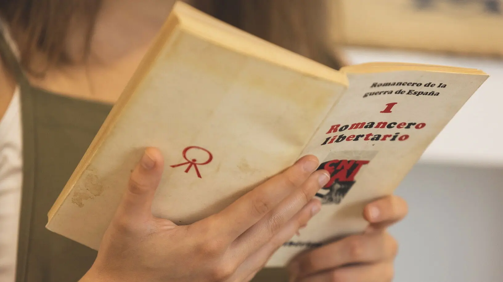 Viento Apacible backdrop